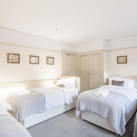 City Centre Stunning House-Roman Baths - 3Min Walk - 4 Bedrooms ภายนอก รูปภาพ