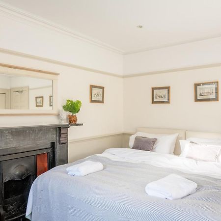 City Centre Stunning House-Roman Baths - 3Min Walk - 4 Bedrooms ภายนอก รูปภาพ