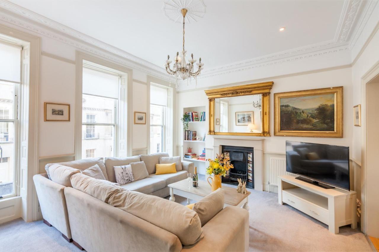 City Centre Stunning House-Roman Baths - 3Min Walk - 4 Bedrooms ภายนอก รูปภาพ