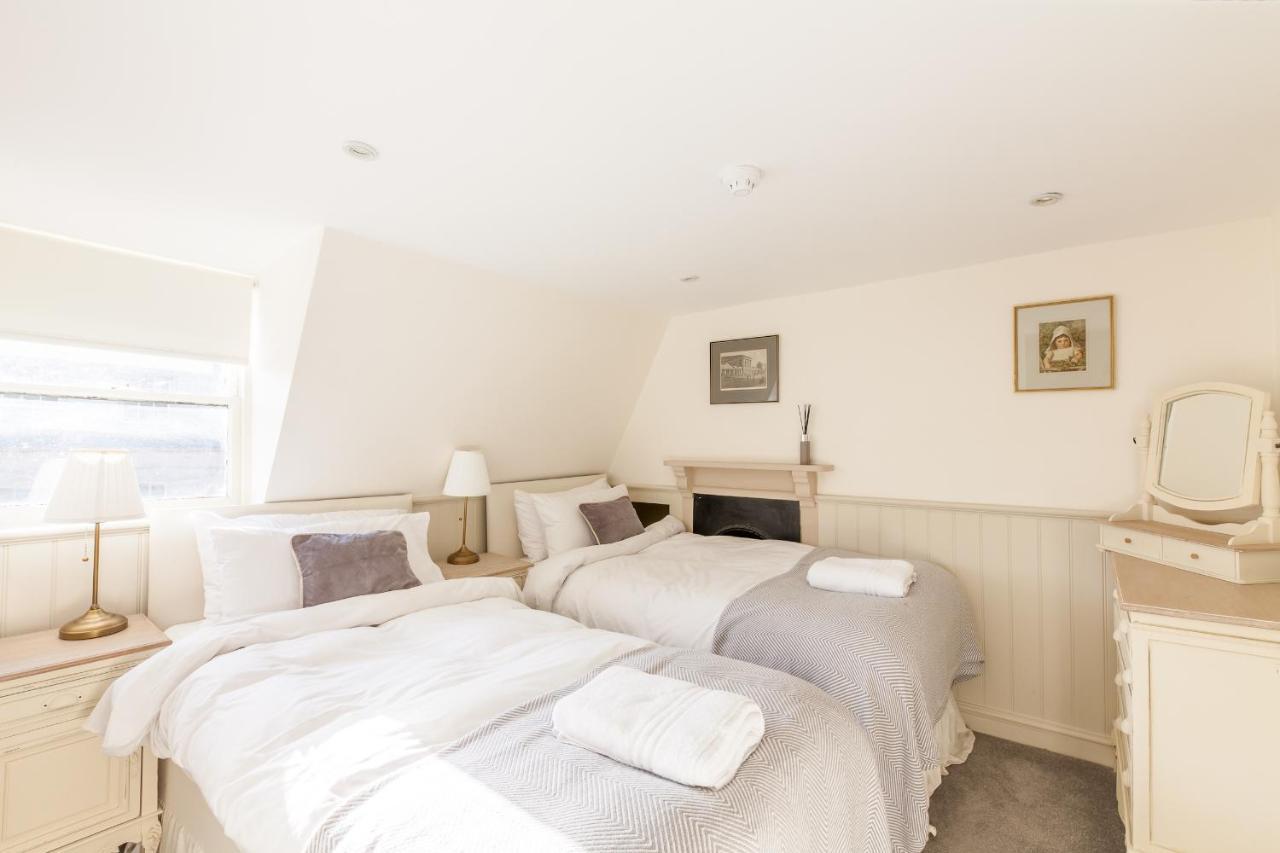 City Centre Stunning House-Roman Baths - 3Min Walk - 4 Bedrooms ภายนอก รูปภาพ