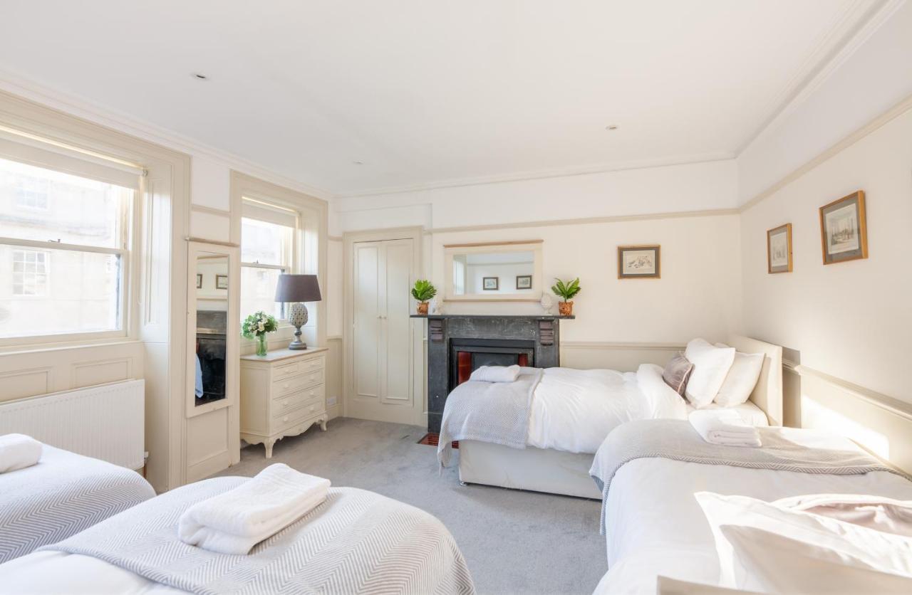 City Centre Stunning House-Roman Baths - 3Min Walk - 4 Bedrooms ภายนอก รูปภาพ
