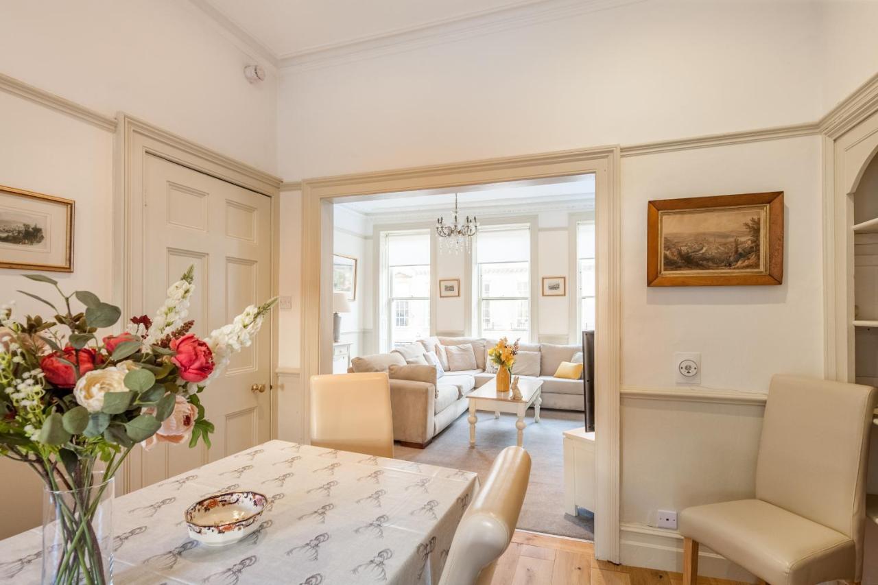 City Centre Stunning House-Roman Baths - 3Min Walk - 4 Bedrooms ภายนอก รูปภาพ