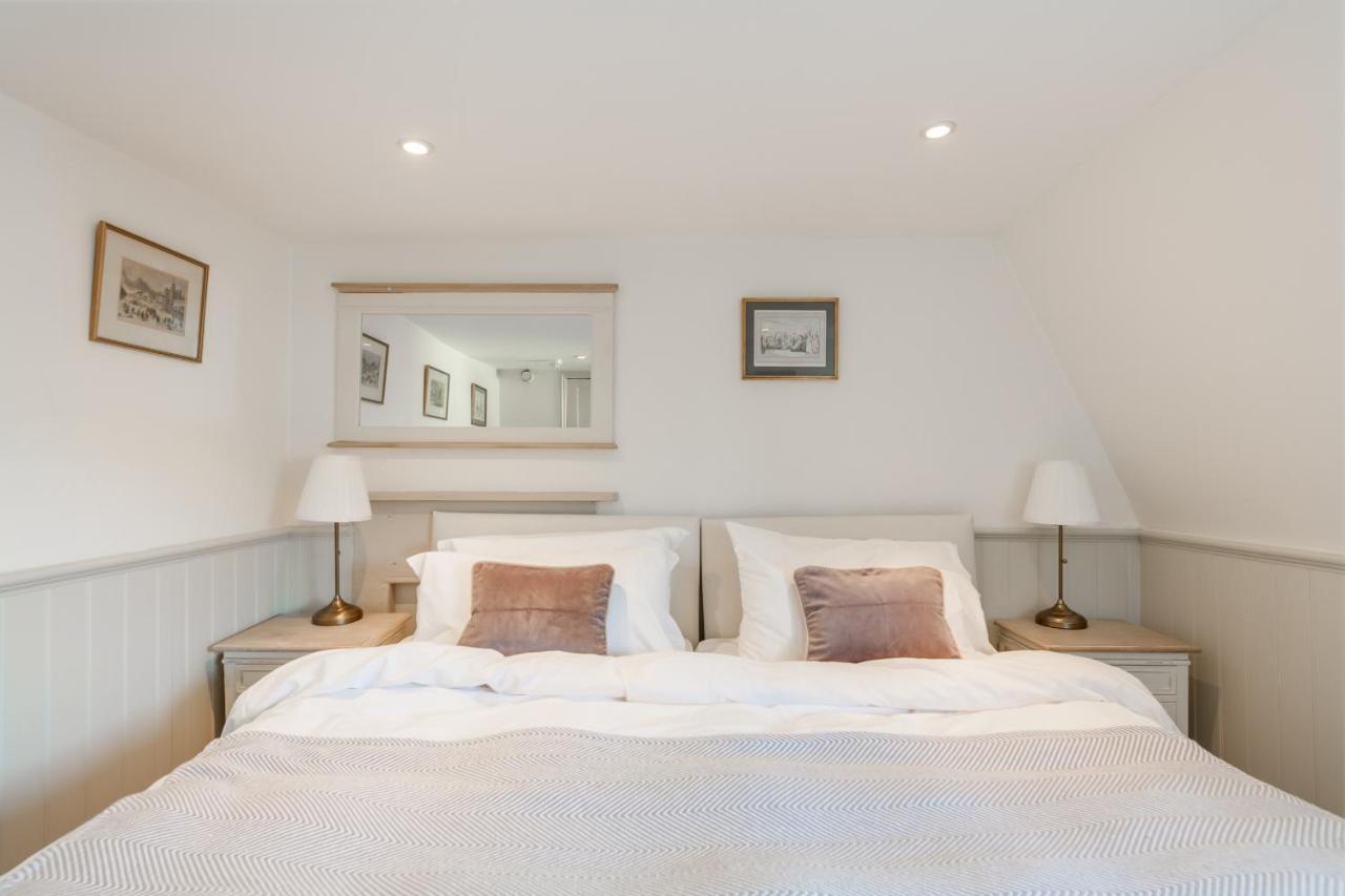 City Centre Stunning House-Roman Baths - 3Min Walk - 4 Bedrooms ภายนอก รูปภาพ