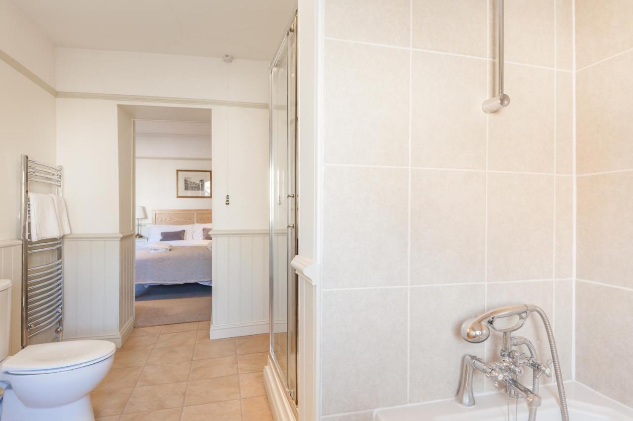 City Centre Stunning House-Roman Baths - 3Min Walk - 4 Bedrooms ภายนอก รูปภาพ