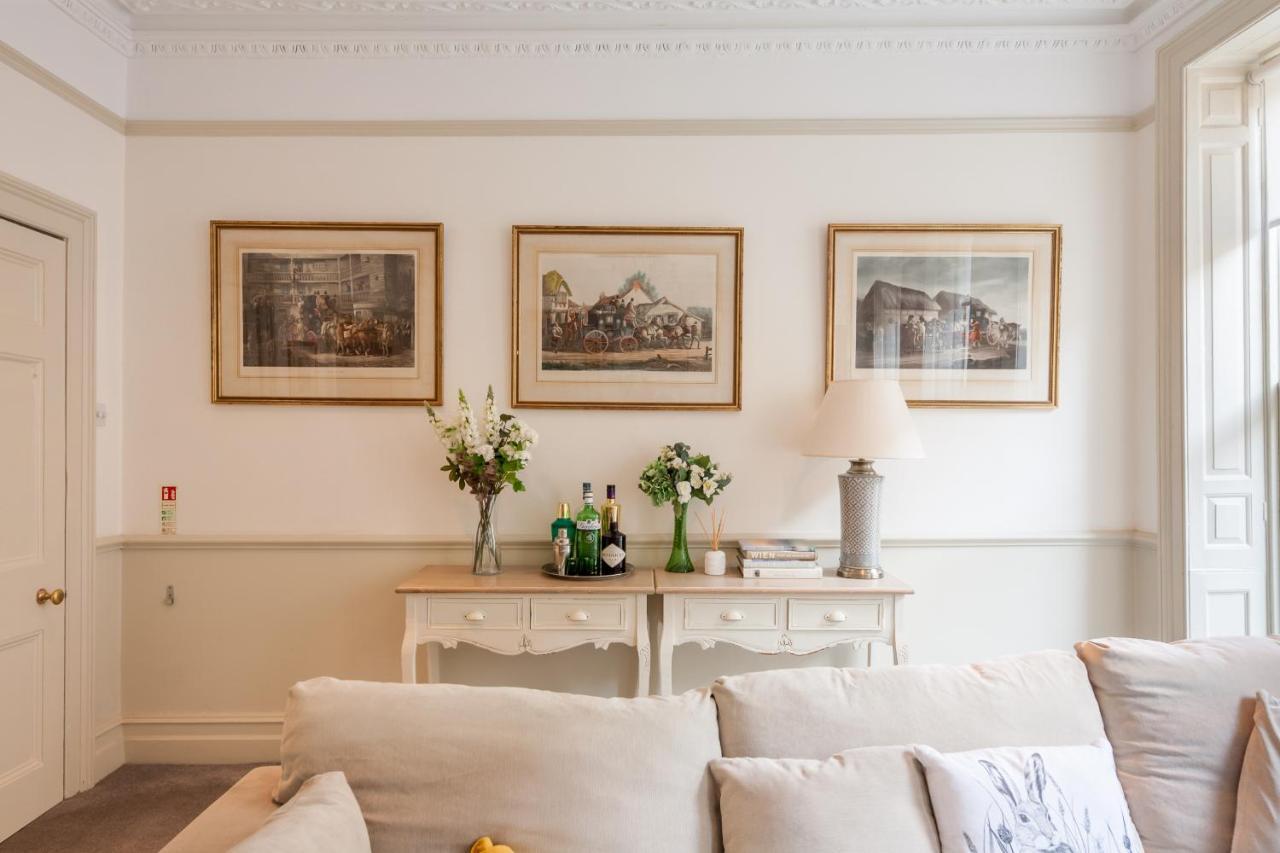 City Centre Stunning House-Roman Baths - 3Min Walk - 4 Bedrooms ภายนอก รูปภาพ